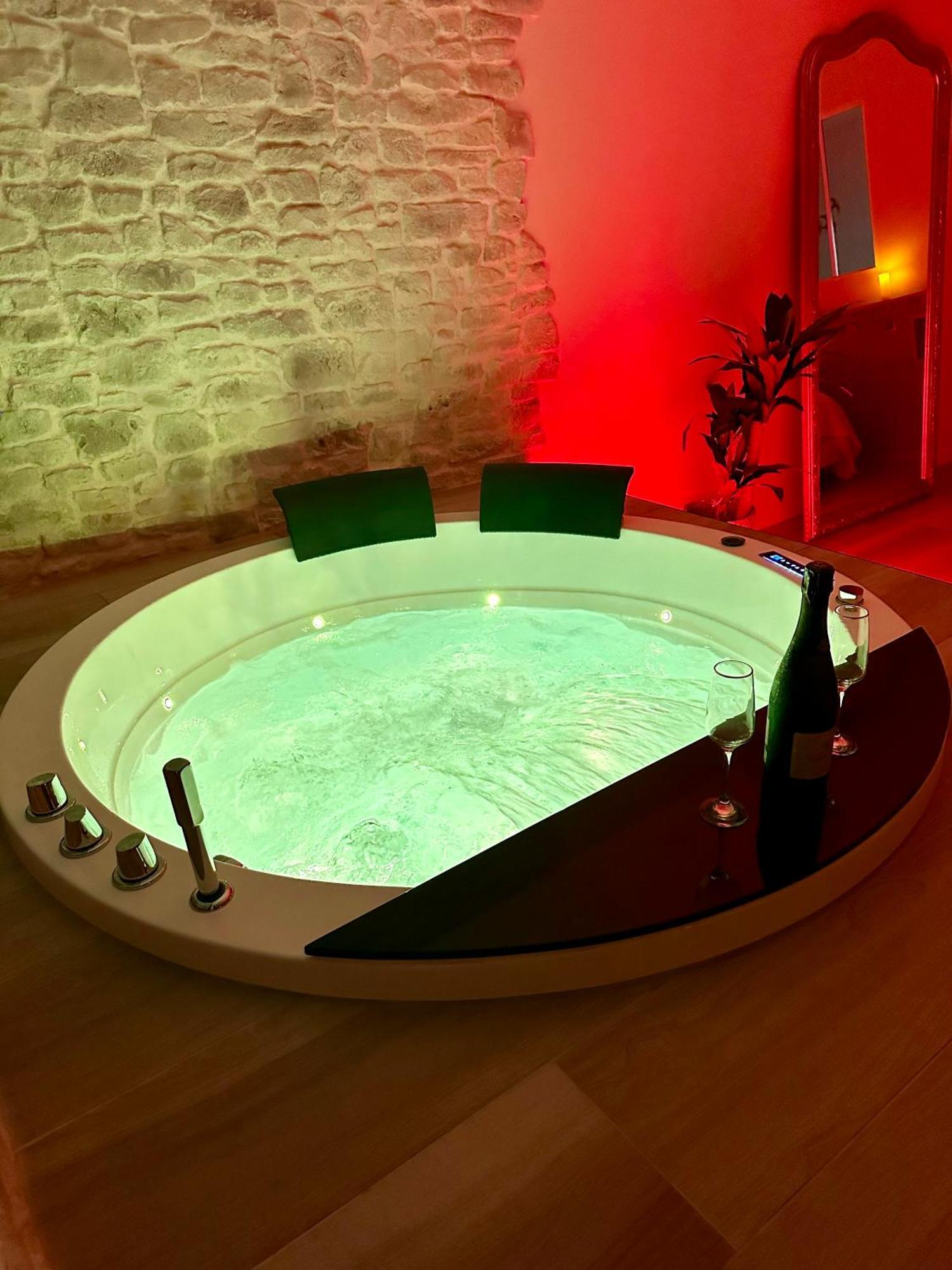 Les Suites Du Payre - Suite Romance Saint-Hilaire-de-Talmont Eksteriør billede