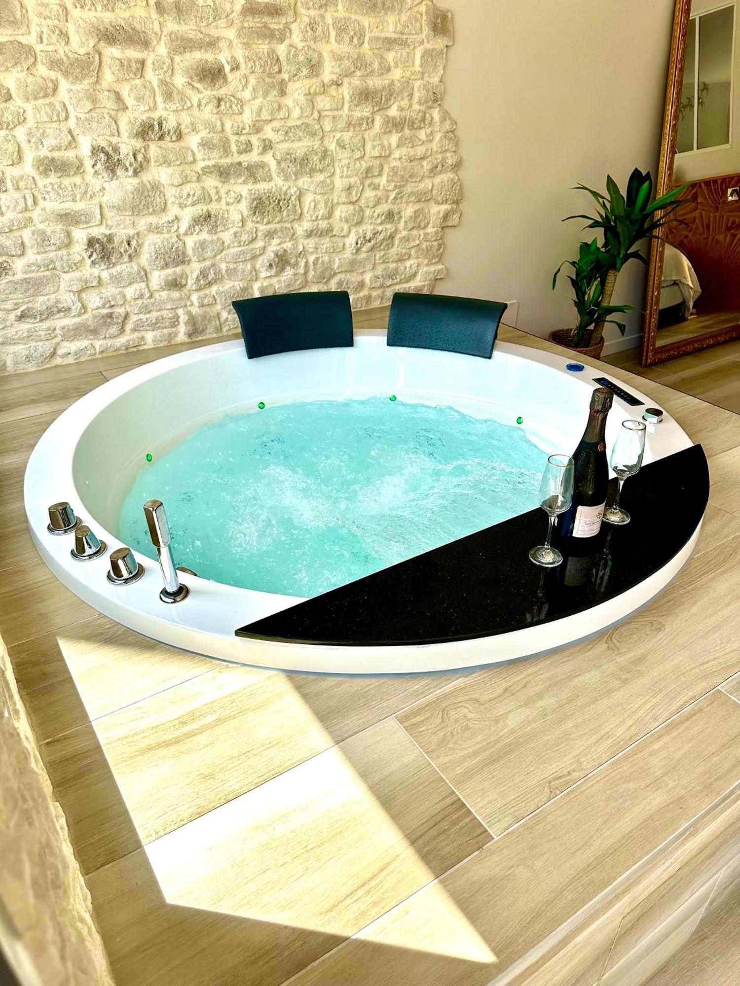 Les Suites Du Payre - Suite Romance Saint-Hilaire-de-Talmont Eksteriør billede