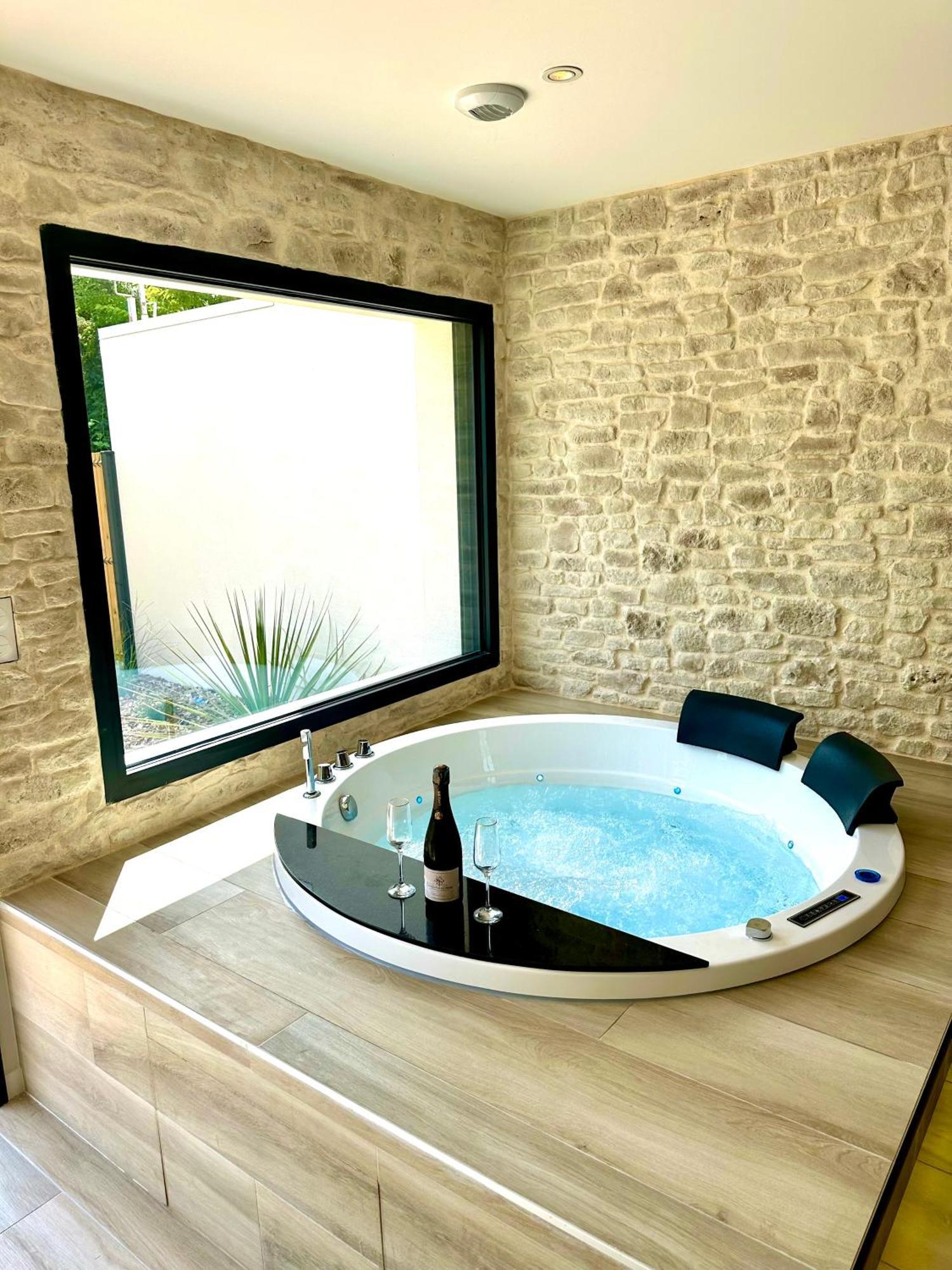 Les Suites Du Payre - Suite Romance Saint-Hilaire-de-Talmont Eksteriør billede