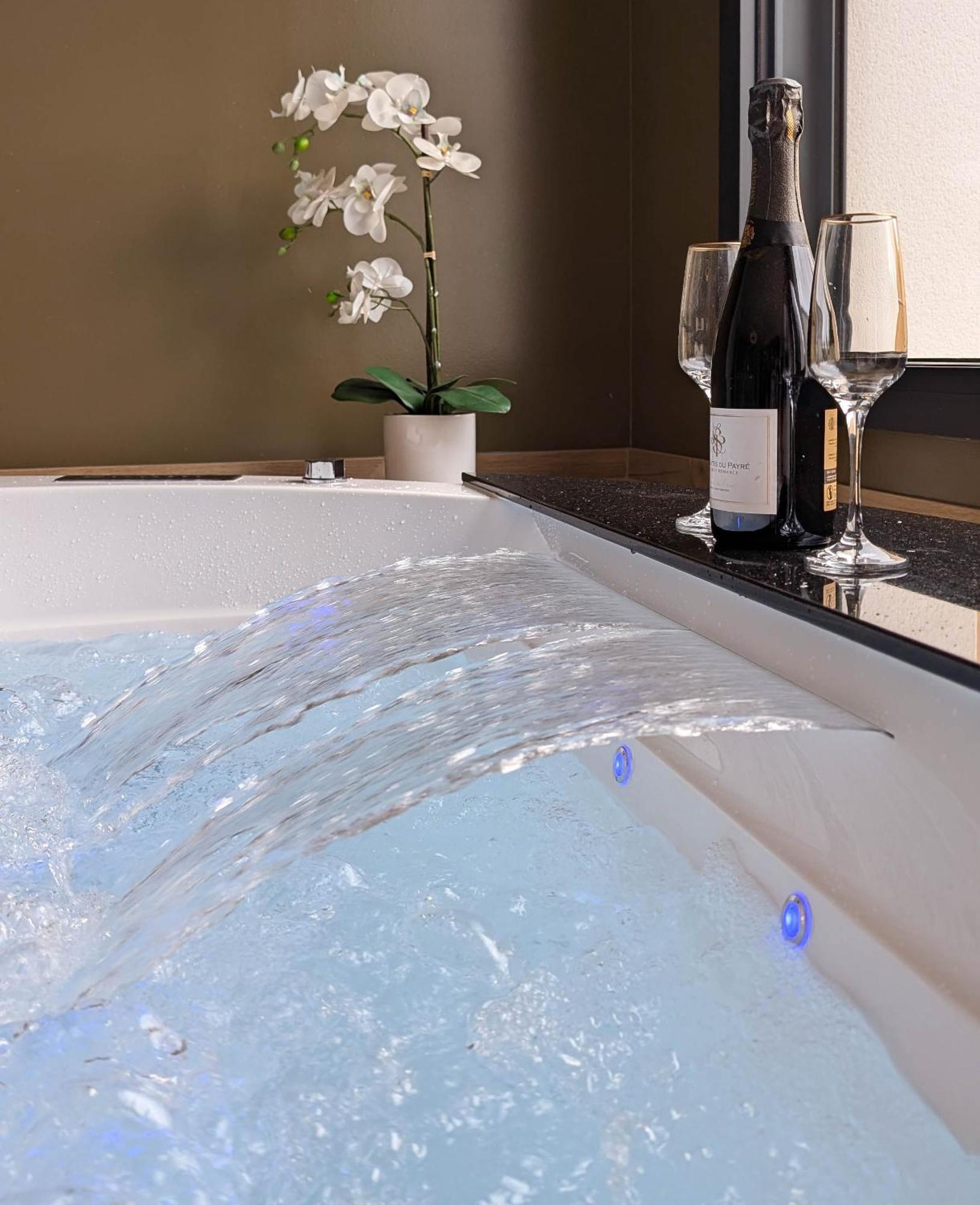 Les Suites Du Payre - Suite Romance Saint-Hilaire-de-Talmont Eksteriør billede